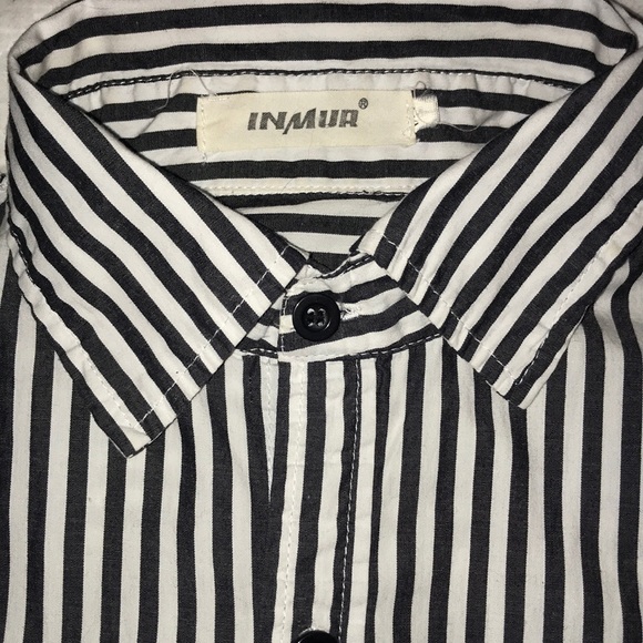 Vintage B&W Striped button up - Picture 2 of 4